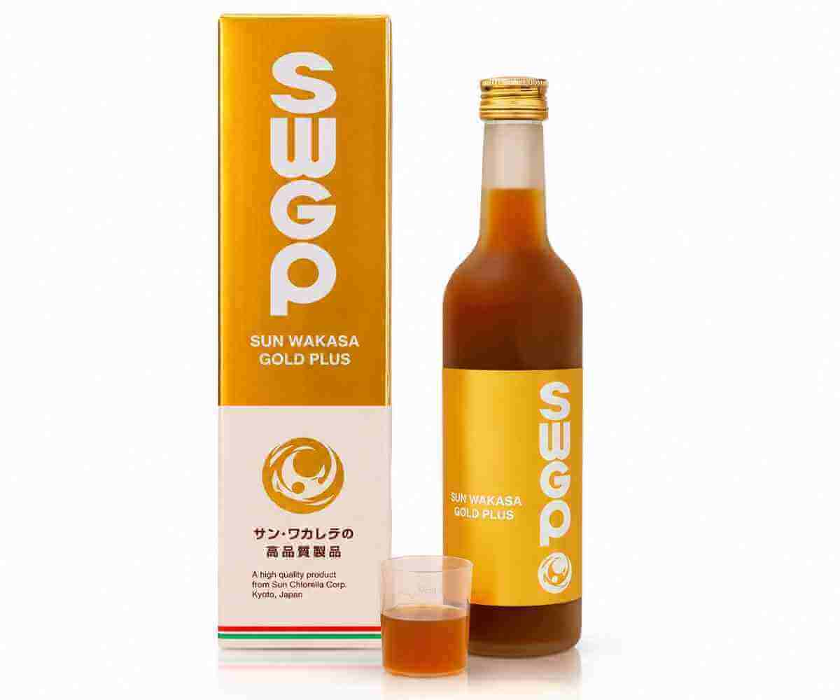 Jual Wakasa Gold dan W Sun Wakasa CNI: Pilihan Produk, Ukuran, Harga dan Cara Beli 2 Ilustrasi Sun Wakasa Gold Plus SWGP dengan botol cairan berwarna cokelat keemasan, kotak oranye putih, dan gelas takar.