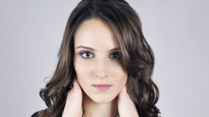 Cara menggunakan serum rambut dengan benar