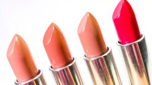 Bentuk bibir dan warna lipstik yang cocok