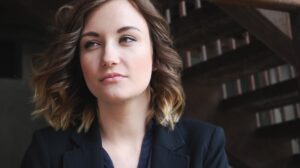 Merawat Rambut Keriting Agar Tidak Mengembang