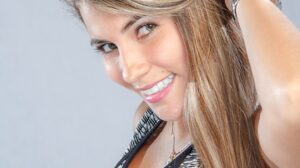 menyisir rambut saat basah