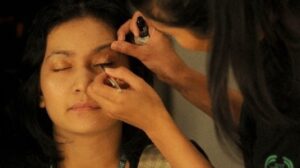 tips-merias-wajah-natural-untuk-ke-kantor